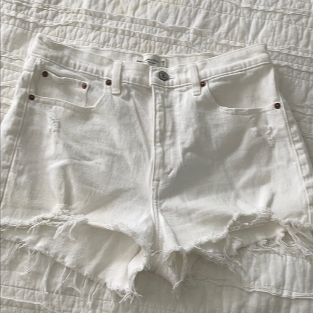 White Abercrombie High Rise Mom Shorts size 28/6